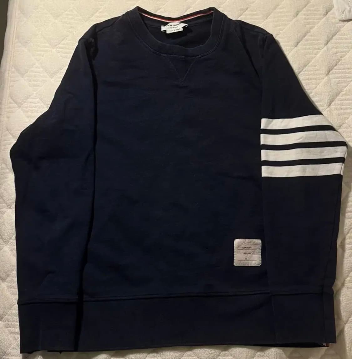 정품) 톰브라운 사선완장 맨투맨 3 상품이미지1