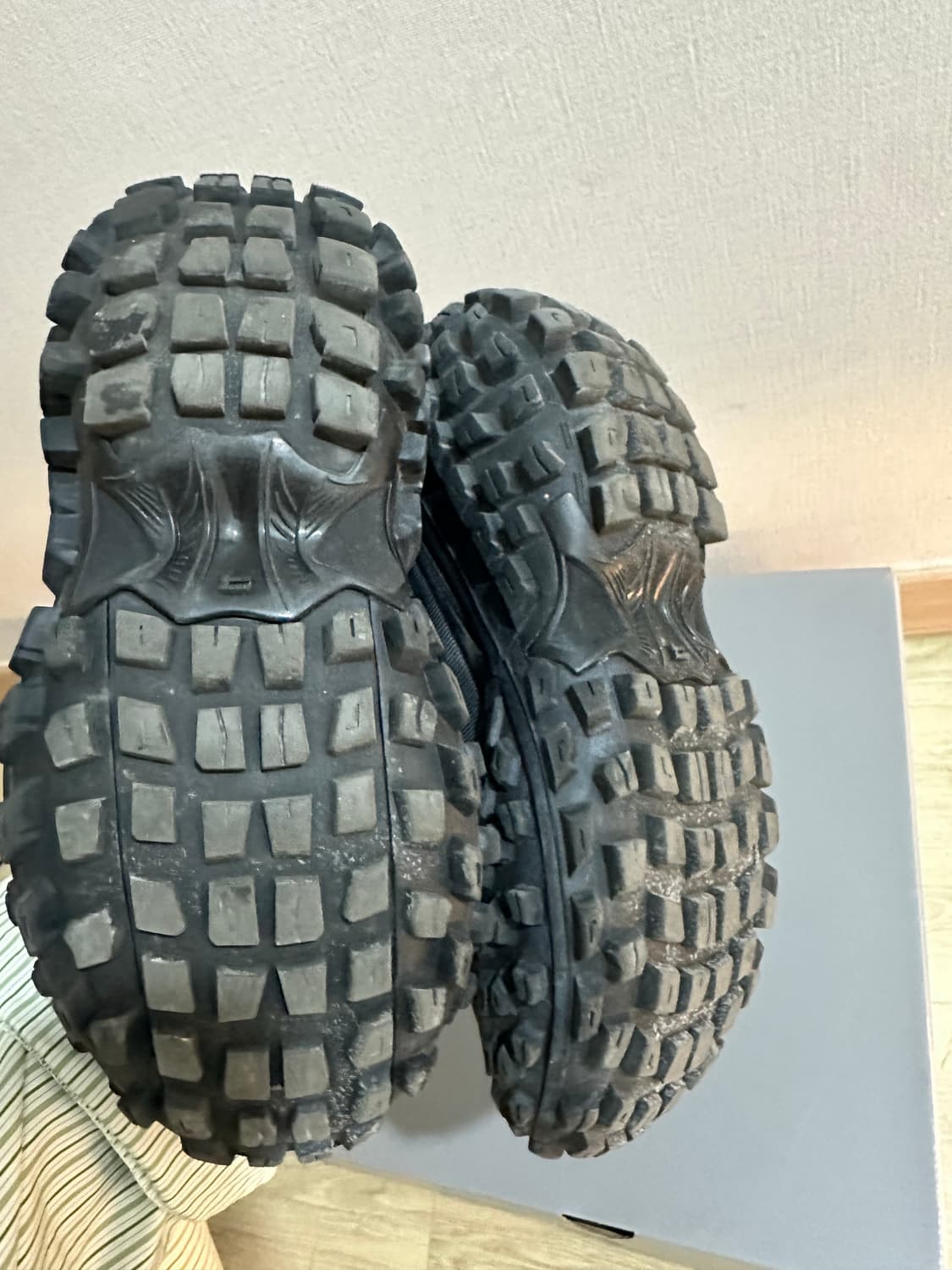 (43)발렌시아가 디펜더 상품이미지3