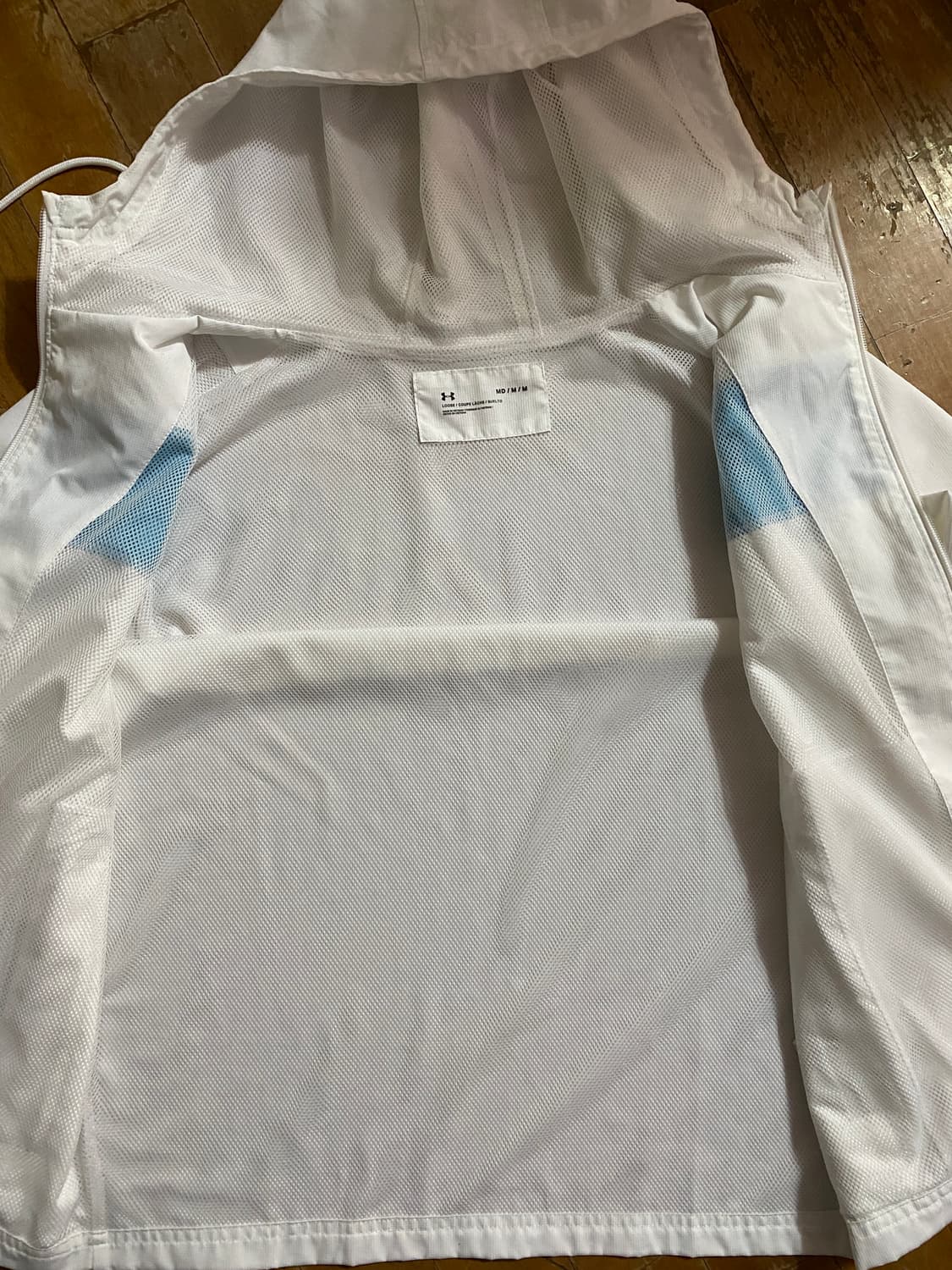 언더아머 화이트 바람막이 M (100) 상품이미지4