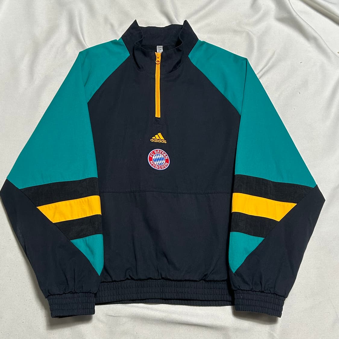 L 아디다스 바이에른 뮌헨 아노락 아이콘 탑 상품이미지2