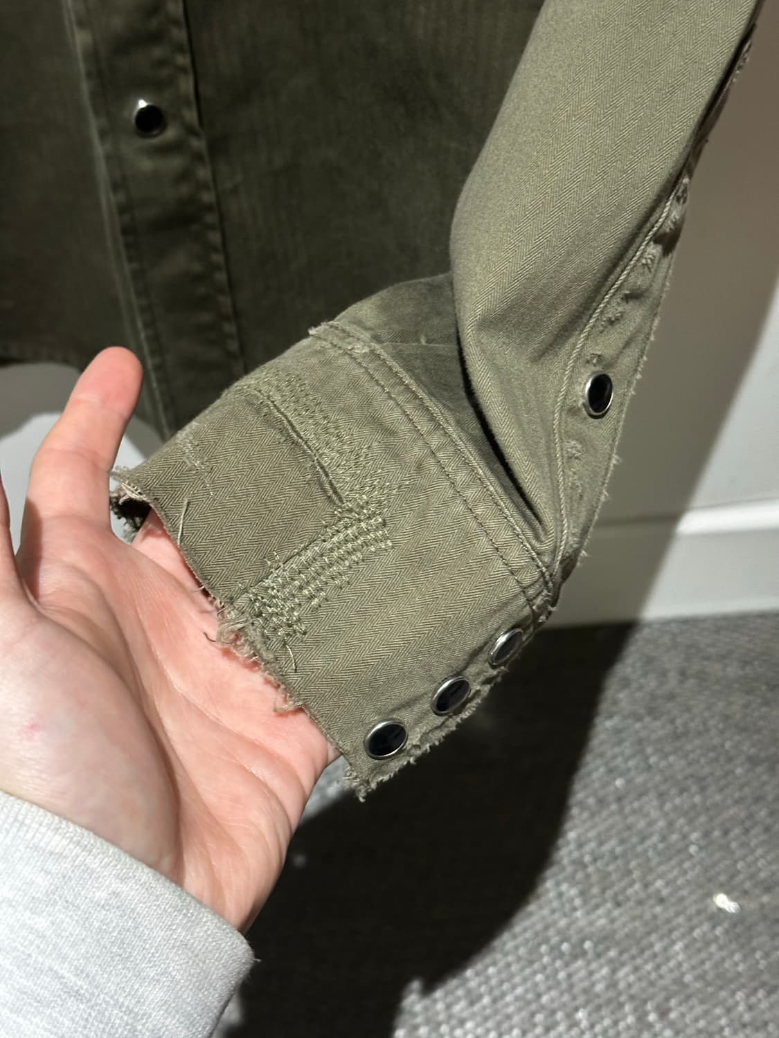 생로랑 웨스턴 셔츠 카키 XS 박성진 착용 제품 상품이미지3