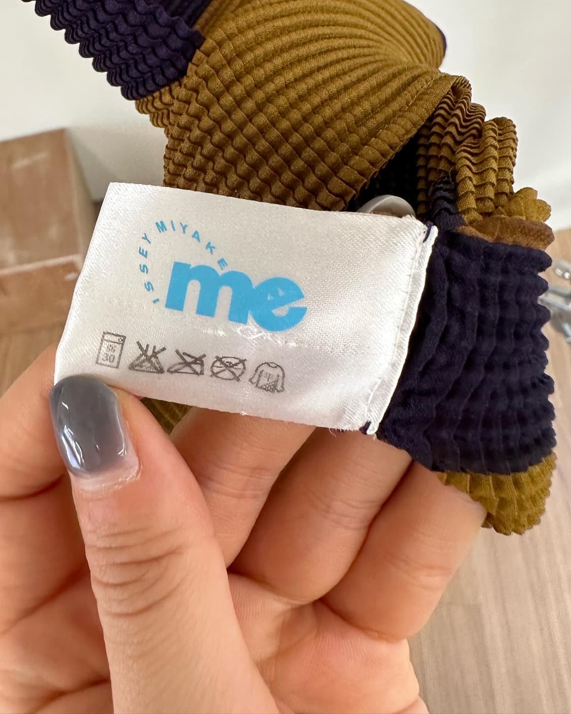 이세이미야케 미 멀티컬러 스트라이프 폴리 하프티 상품이미지7