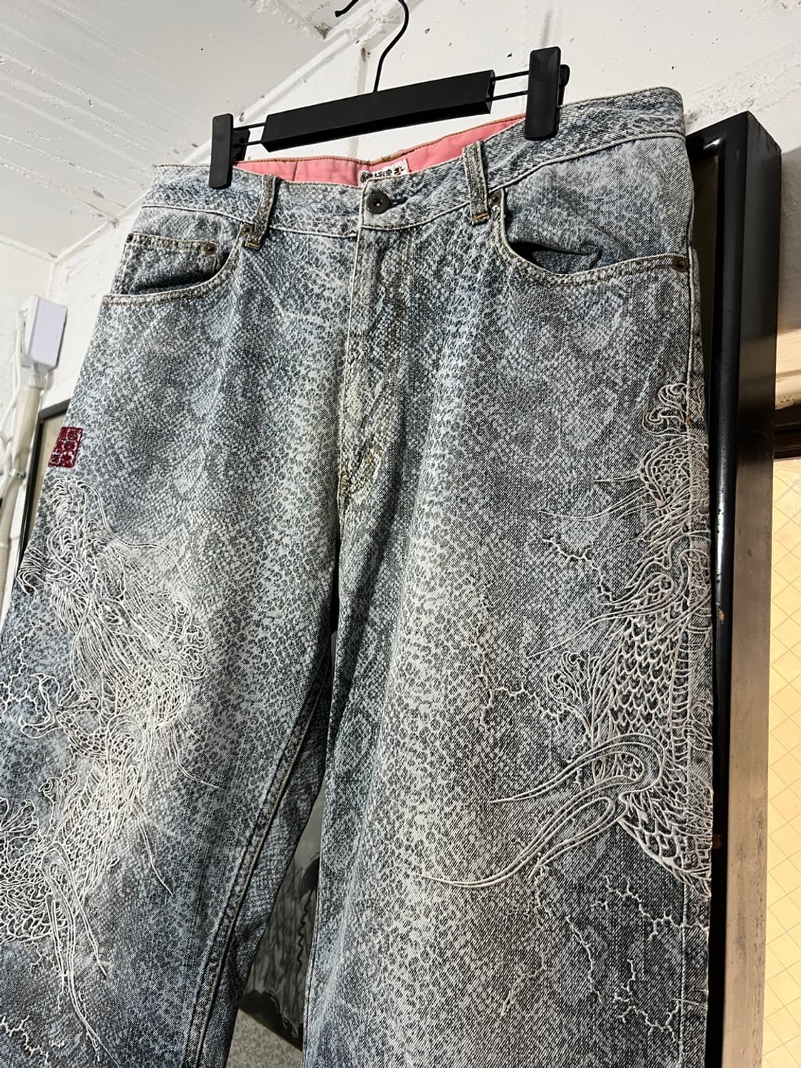 카라쿠리 타마시 파이톤 패턴 용 자수 데님 팬츠 상품이미지3