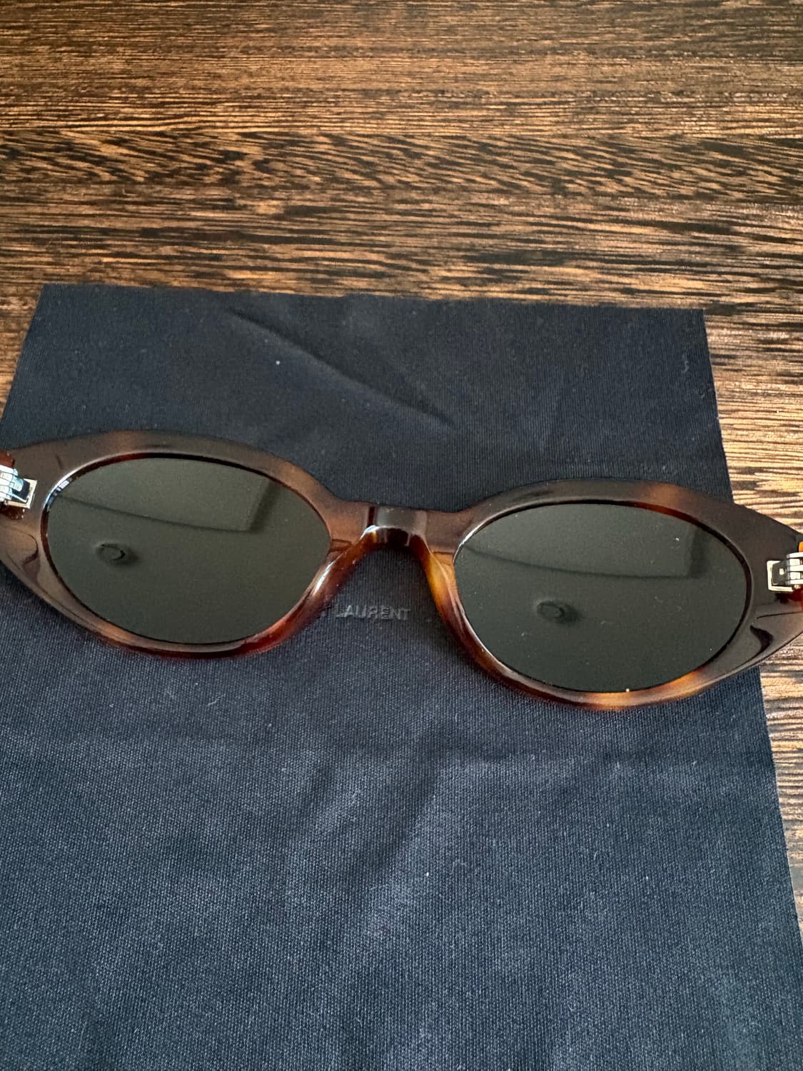 이브 생 로랑 아이웨어 잔 오벌 프레임 선글라스 상품이미지8