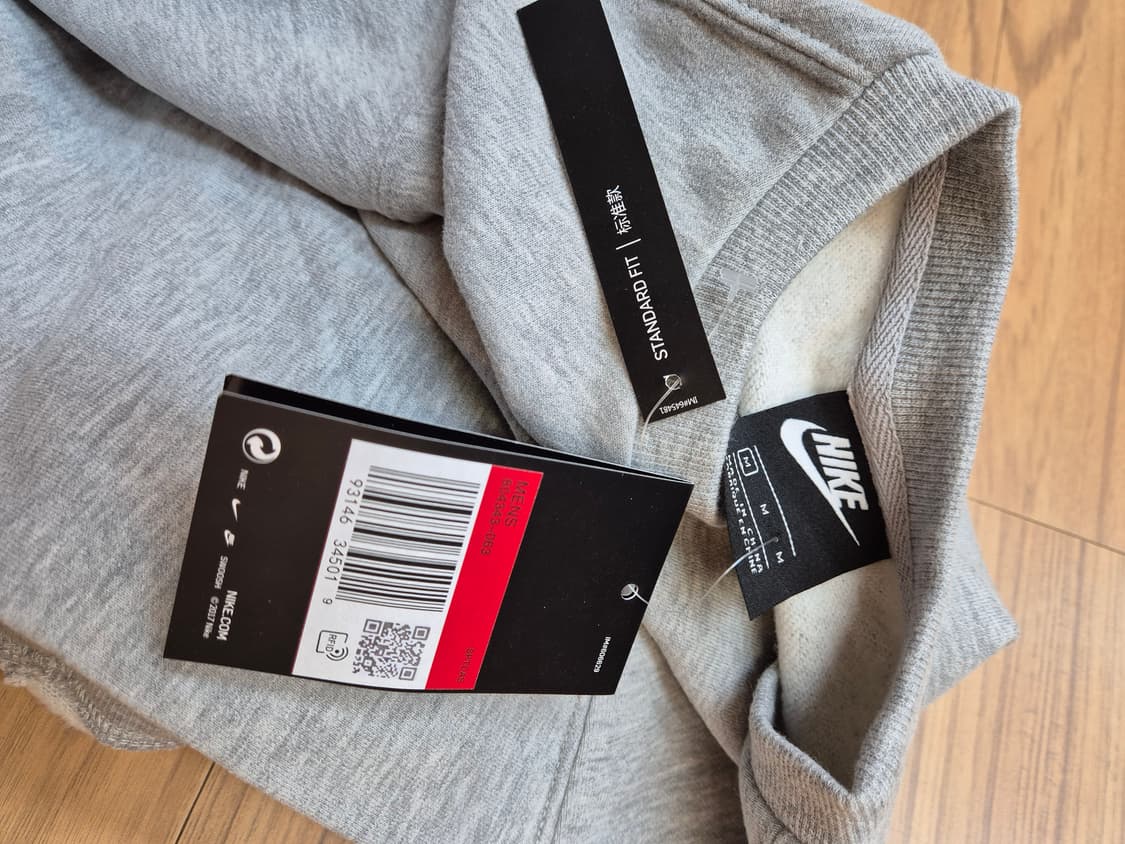 택 달린 나이키 맨투맨 M사이즈 새상품입니다. 회색 무난한 색상이라 어디 상품이미지7