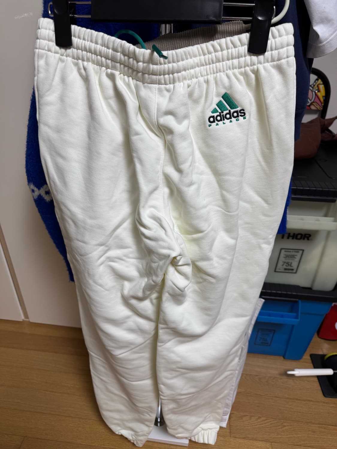 팔라스 x 아디다스 이큅먼트 팬츠 미친 가격에 판매합니다! 상품이미지4