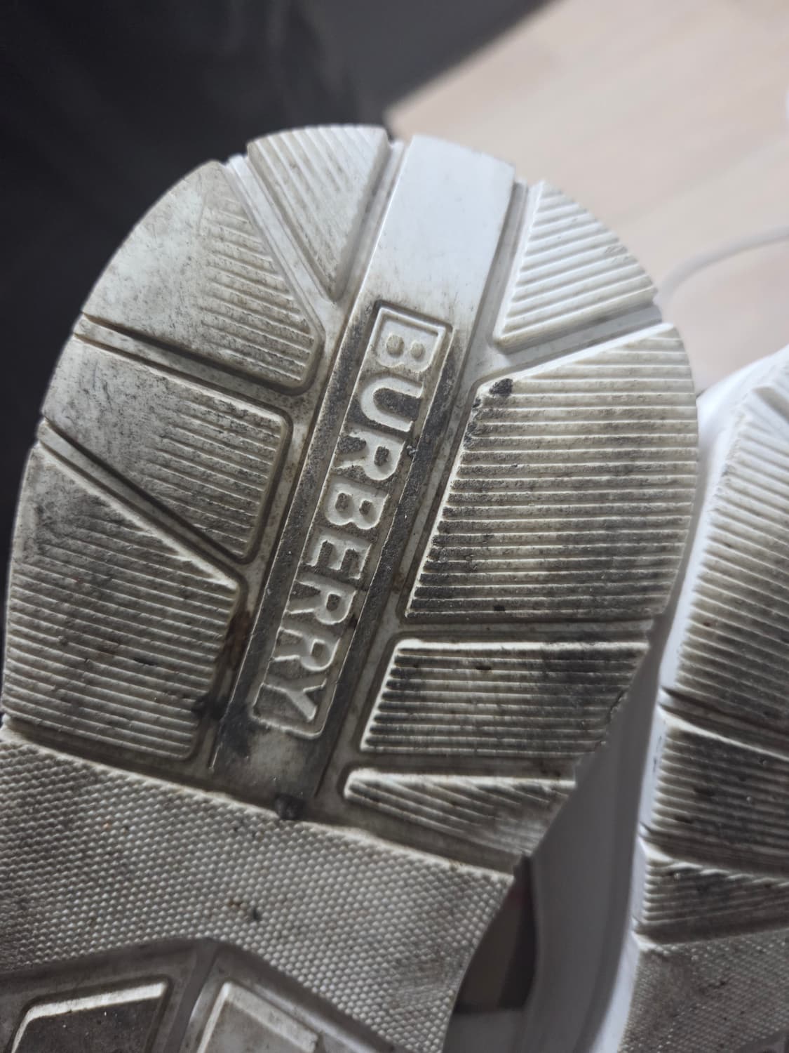 버버리 스니커즈 255 상품이미지8