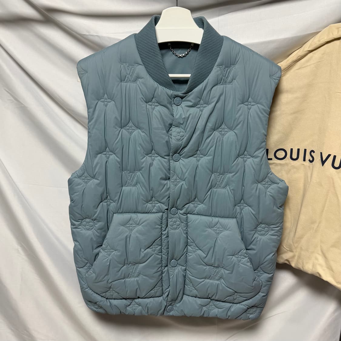 [S+급/48] 루이비통 모노그램 플라워 패딩 조끼 풀구성 상품이미지1