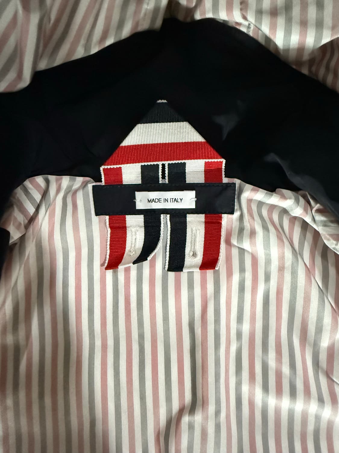 [당일출고,4사이즈] 톰브라운 사선완장 트윌 다운 패딩 상품이미지4