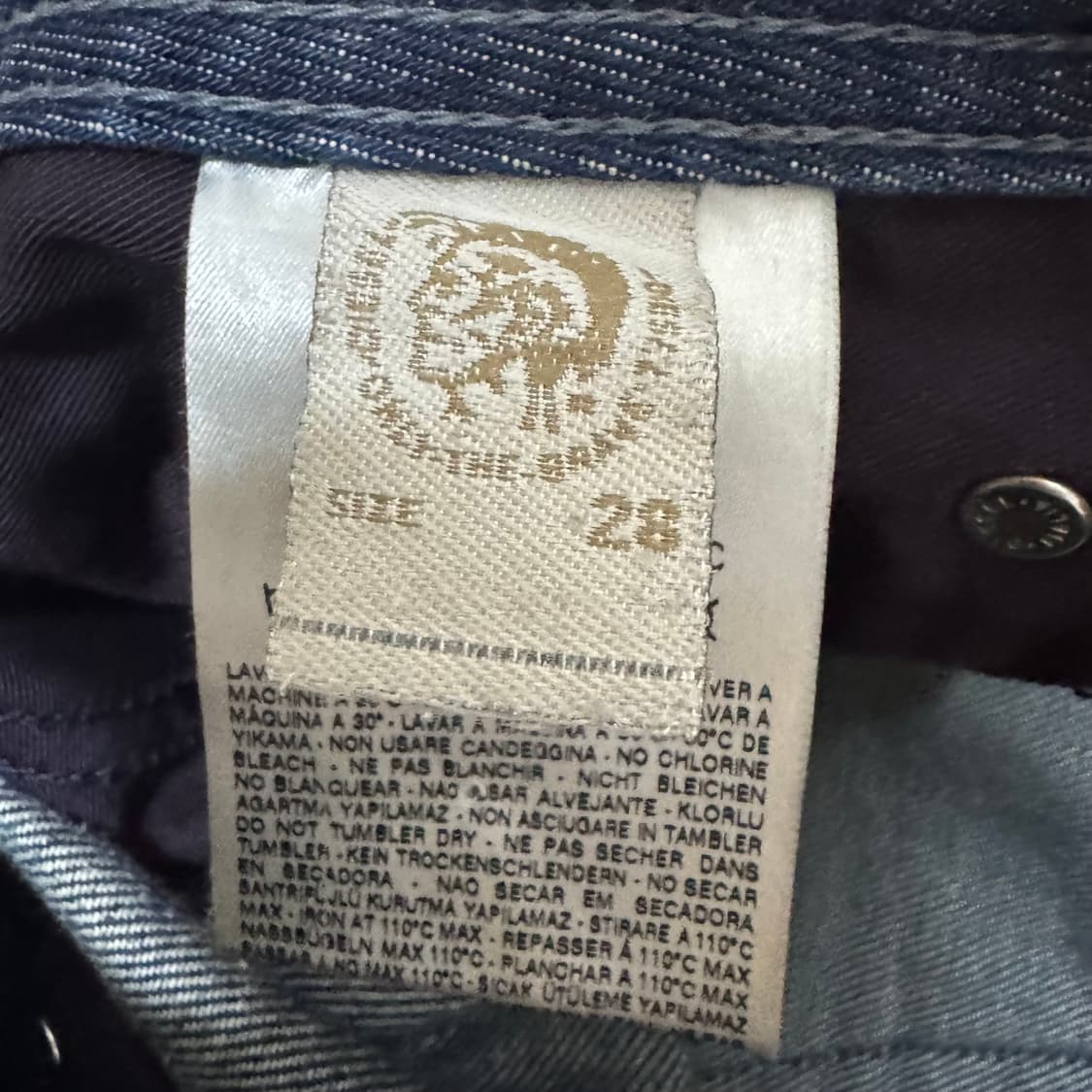 디젤 자티니 플레어 스크래치 워싱 세미 부츠컷 데님팬츠 상품이미지7