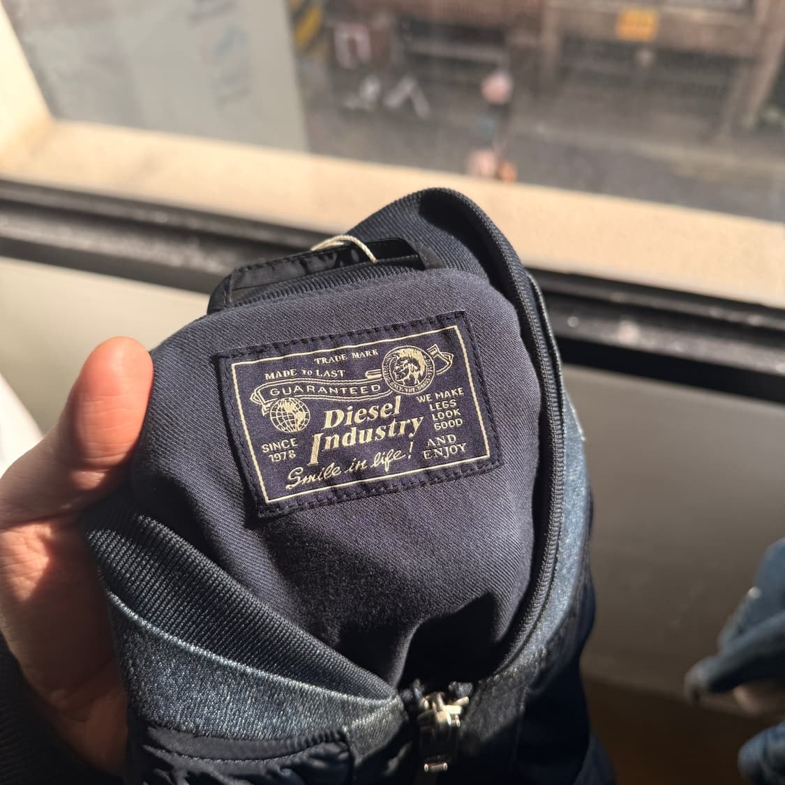 디젤 라이트 나일론  스트랩 디테일 자켓 상품이미지7