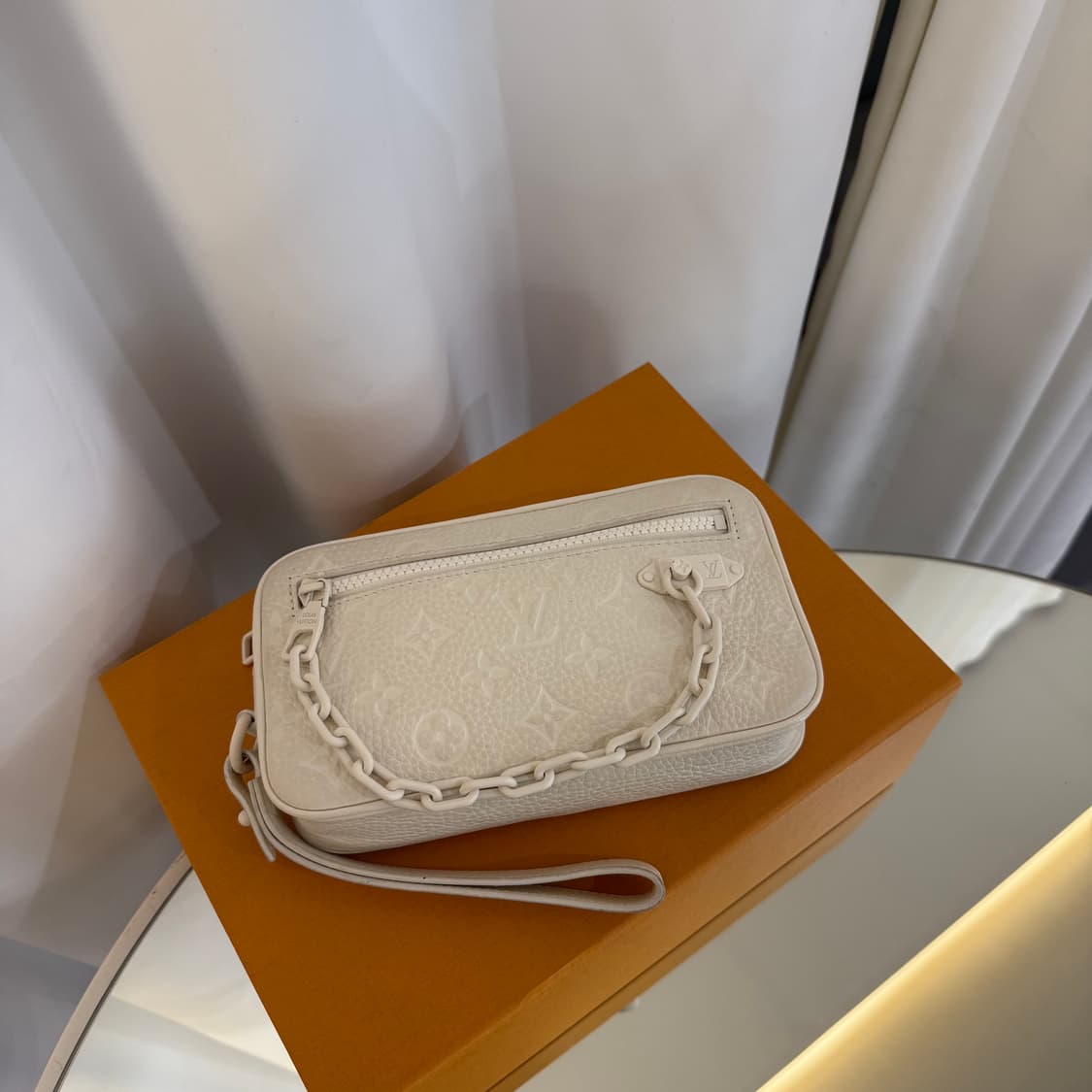 루이비통 버질아블로 토뤼옹 볼가 파우치 상품이미지3