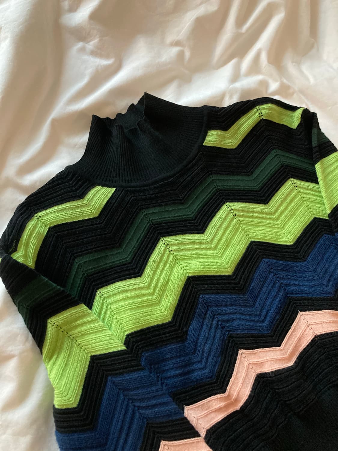 미쏘니 크롭티드 터틀넥 상품이미지1