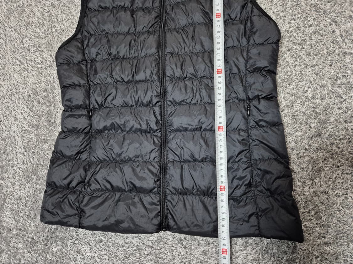 유니클로 여성 경량 다운 패딩 조끼 M 상품이미지9