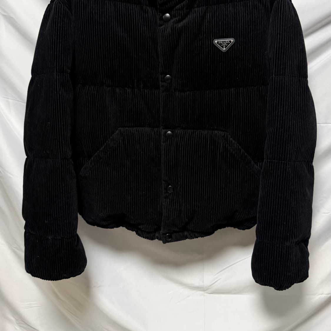 [S+급/L] 프라다 벨벳 코듀로이 패딩 자켓 블랙 상품이미지3