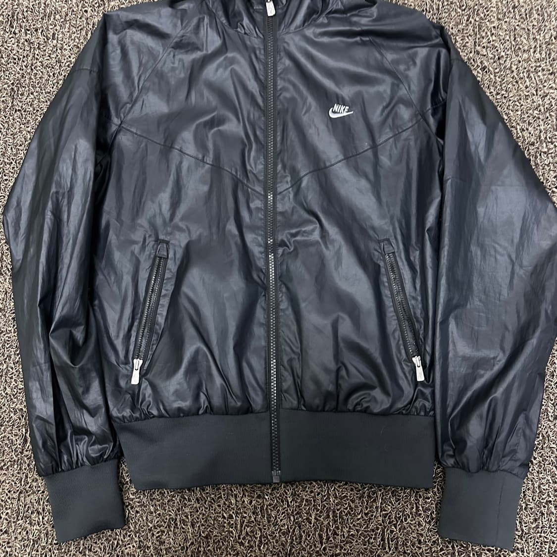 NIKE 나이키 유광 여성 바람막이 자켓 블랙 90(L) 상품이미지3