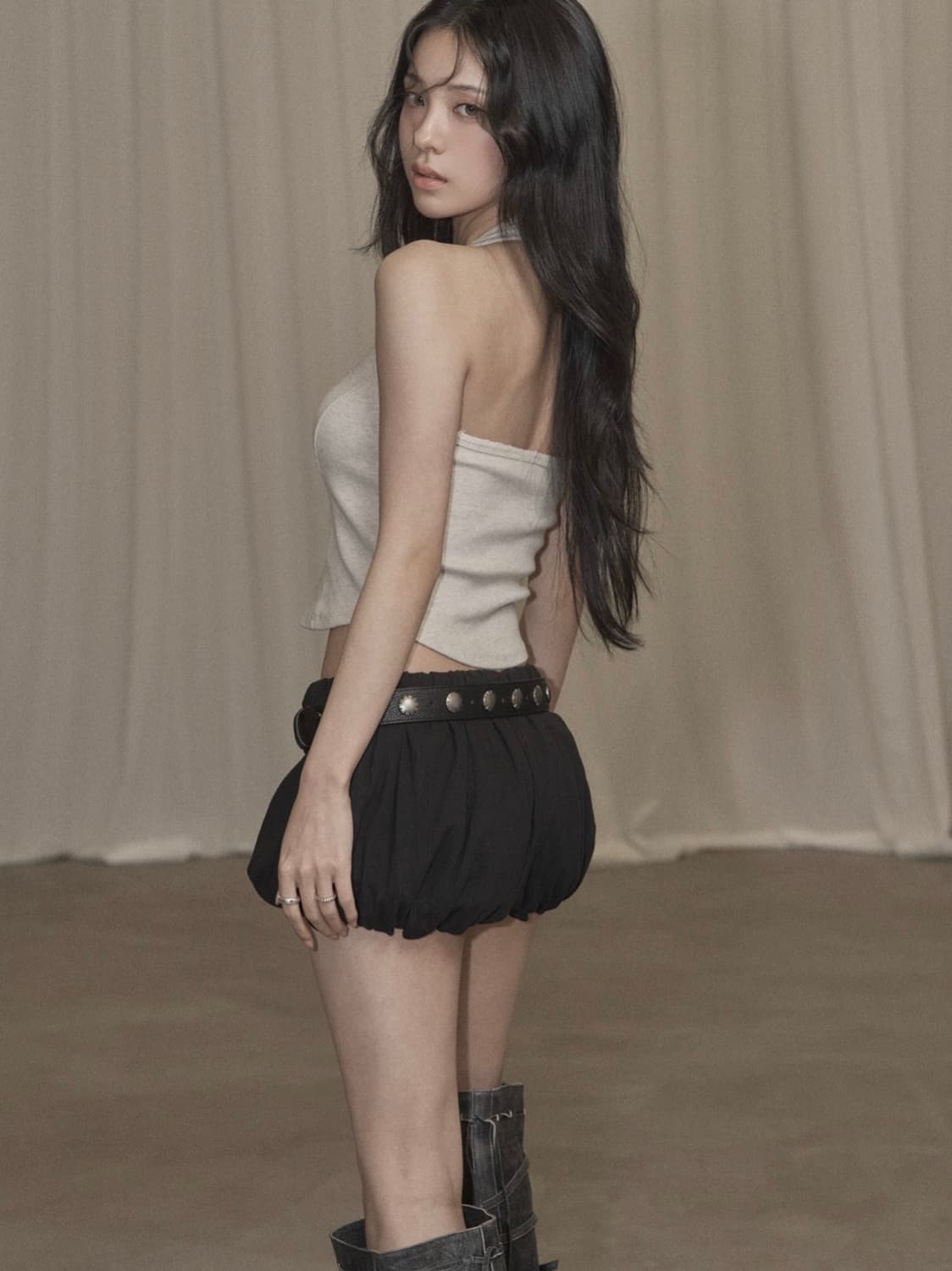 카키포인트 데미지 홀터넥 탑 베이지 상품이미지2