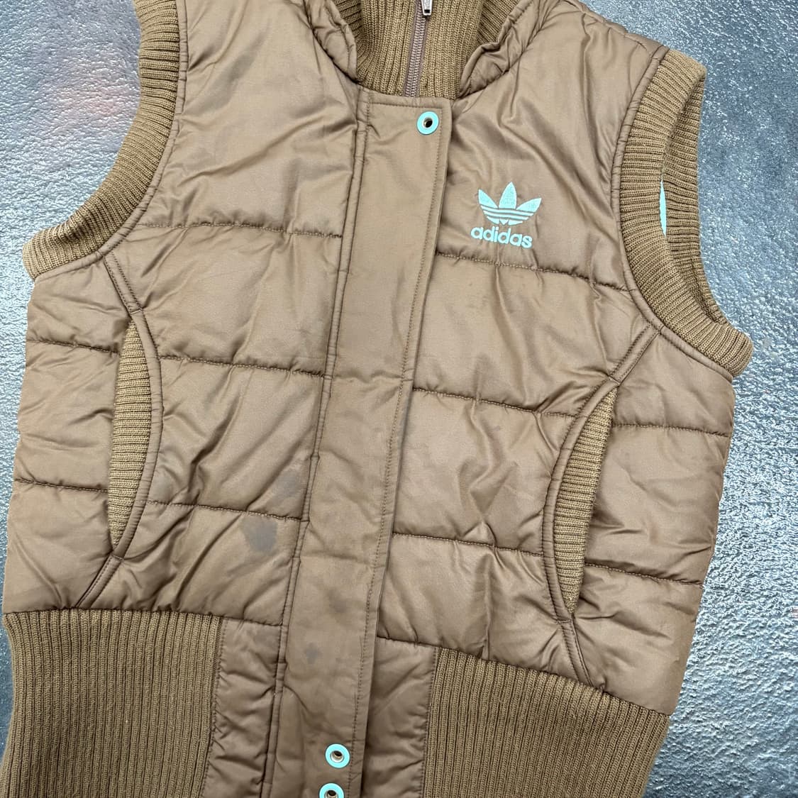 (85)아디다스 브라운 패딩 조끼 상품이미지3