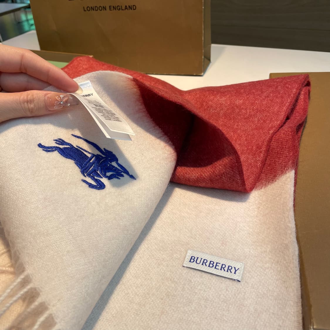 버버리숙녀 리버서블 스카프100% 램스울
 상품이미지3