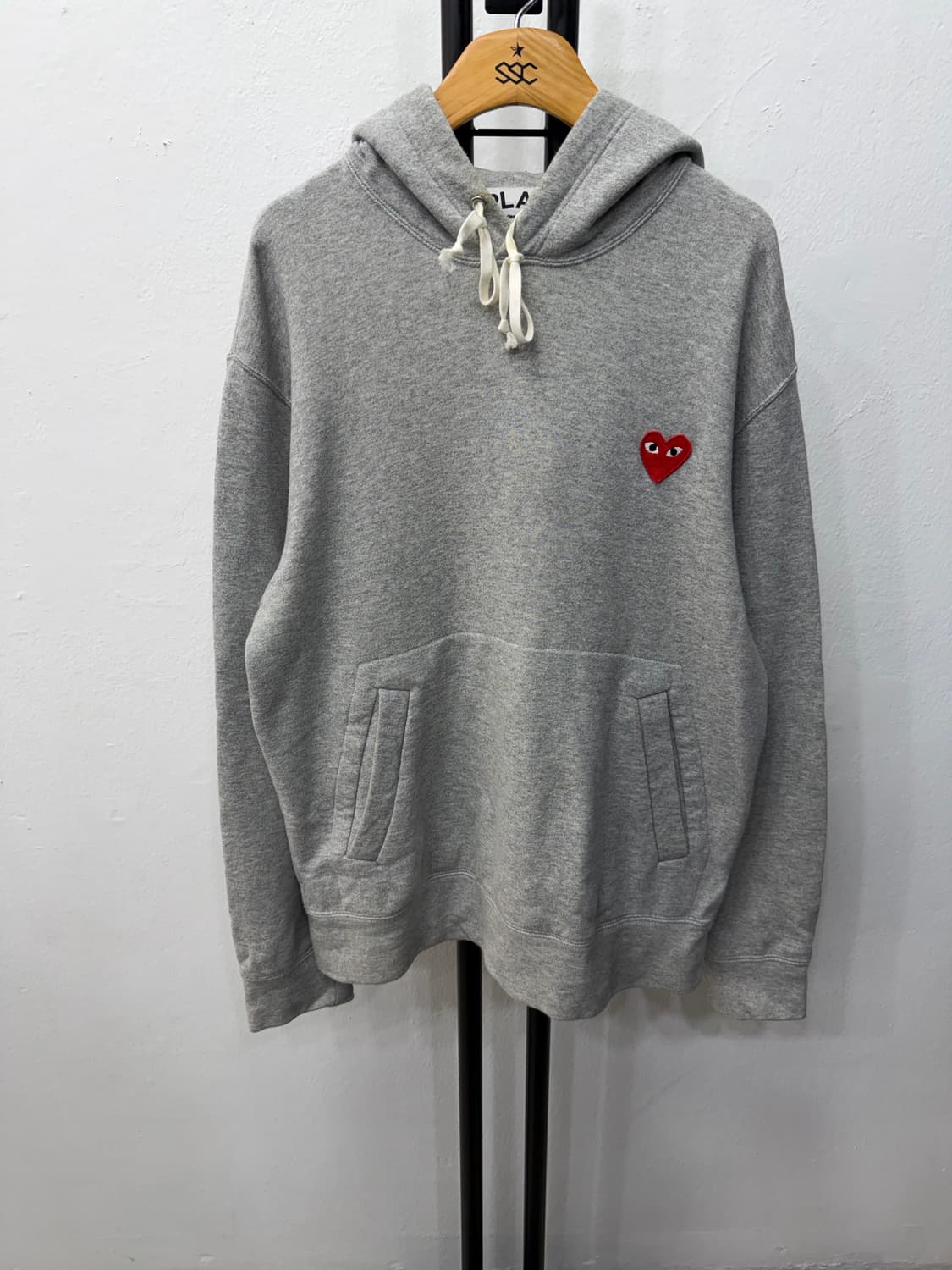 정품) 꼼데가르송 22ss 그레이 하트 후드티 M 상품이미지1