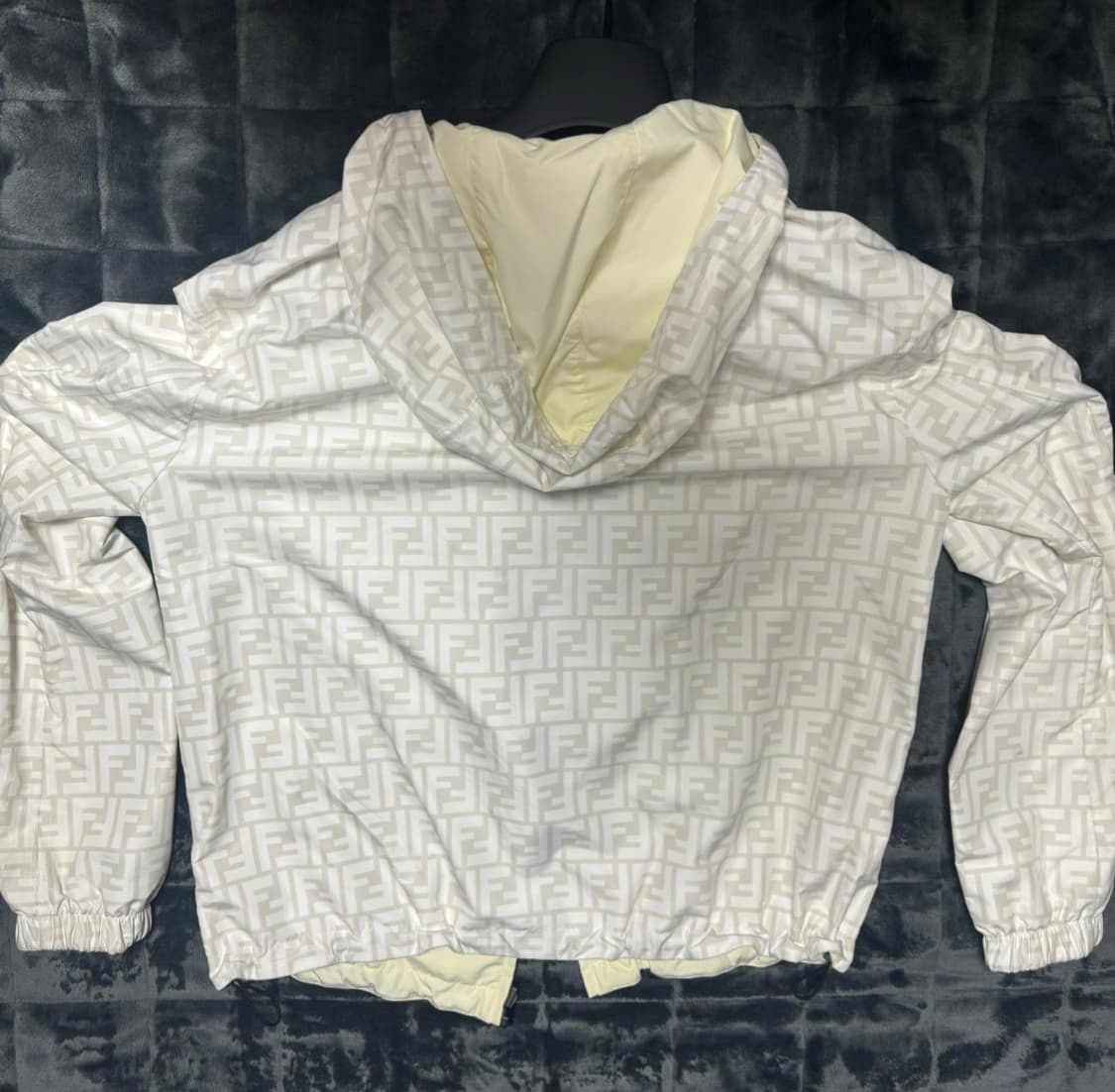 펜디 리버시블 바람막이 상품이미지3