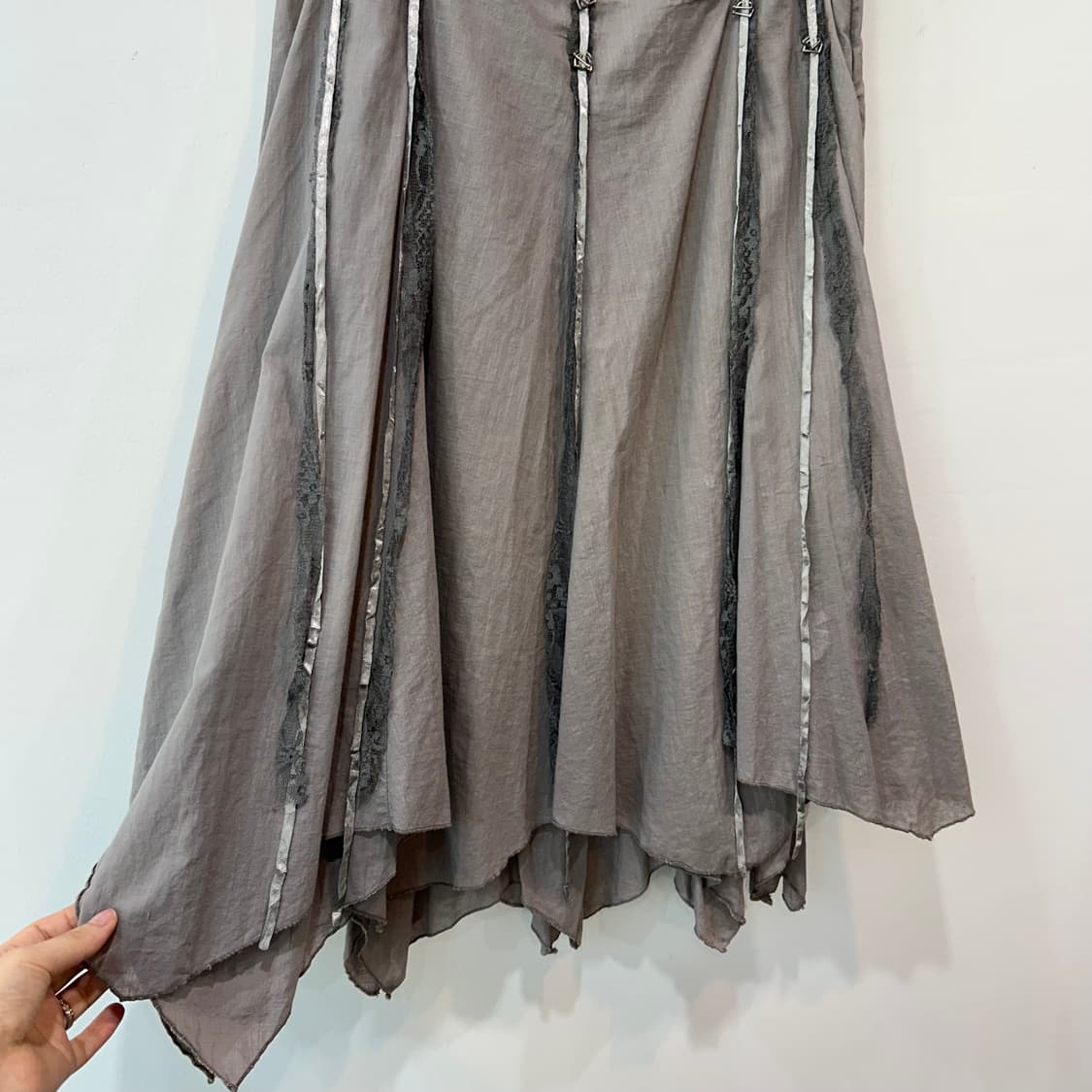 그런지 디테일 언발 스커트 상품이미지5