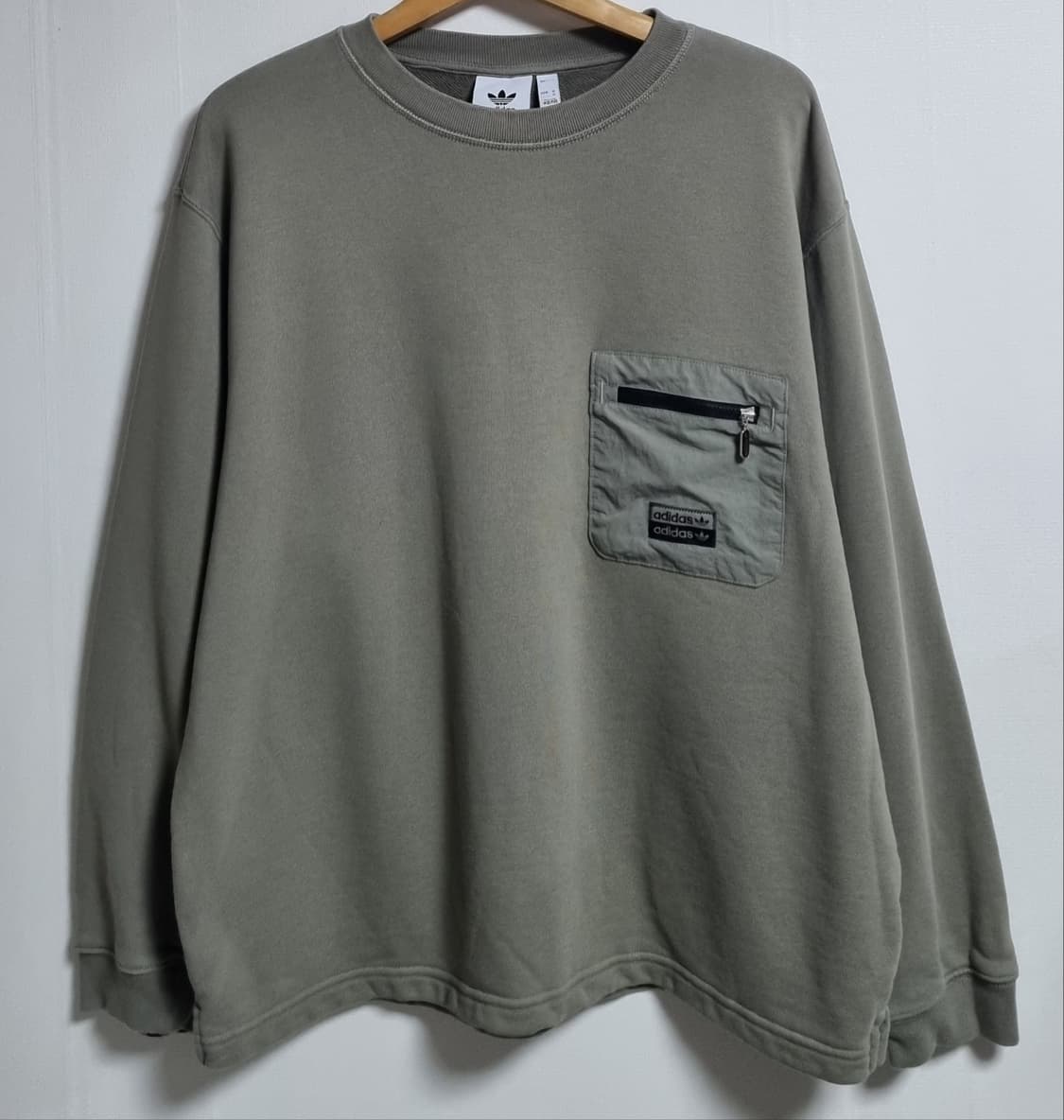 XL ) 아디다스 카키 포켓 맨투맨 상품이미지1