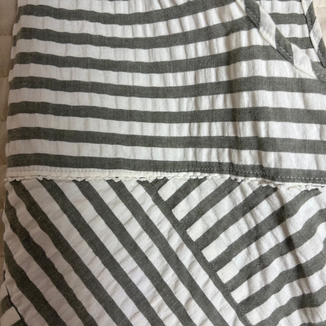 나이스클랍 스트라이프 민소매 블라우스 상품이미지6