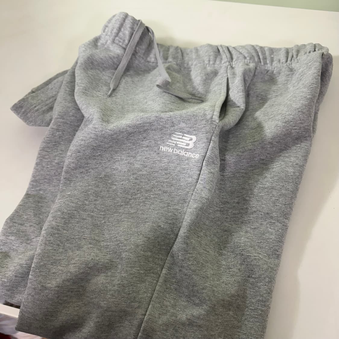 XL 뉴발란스 그레이 기본로고 레귤러핏 밴딩 스웻팬츠 상품이미지1