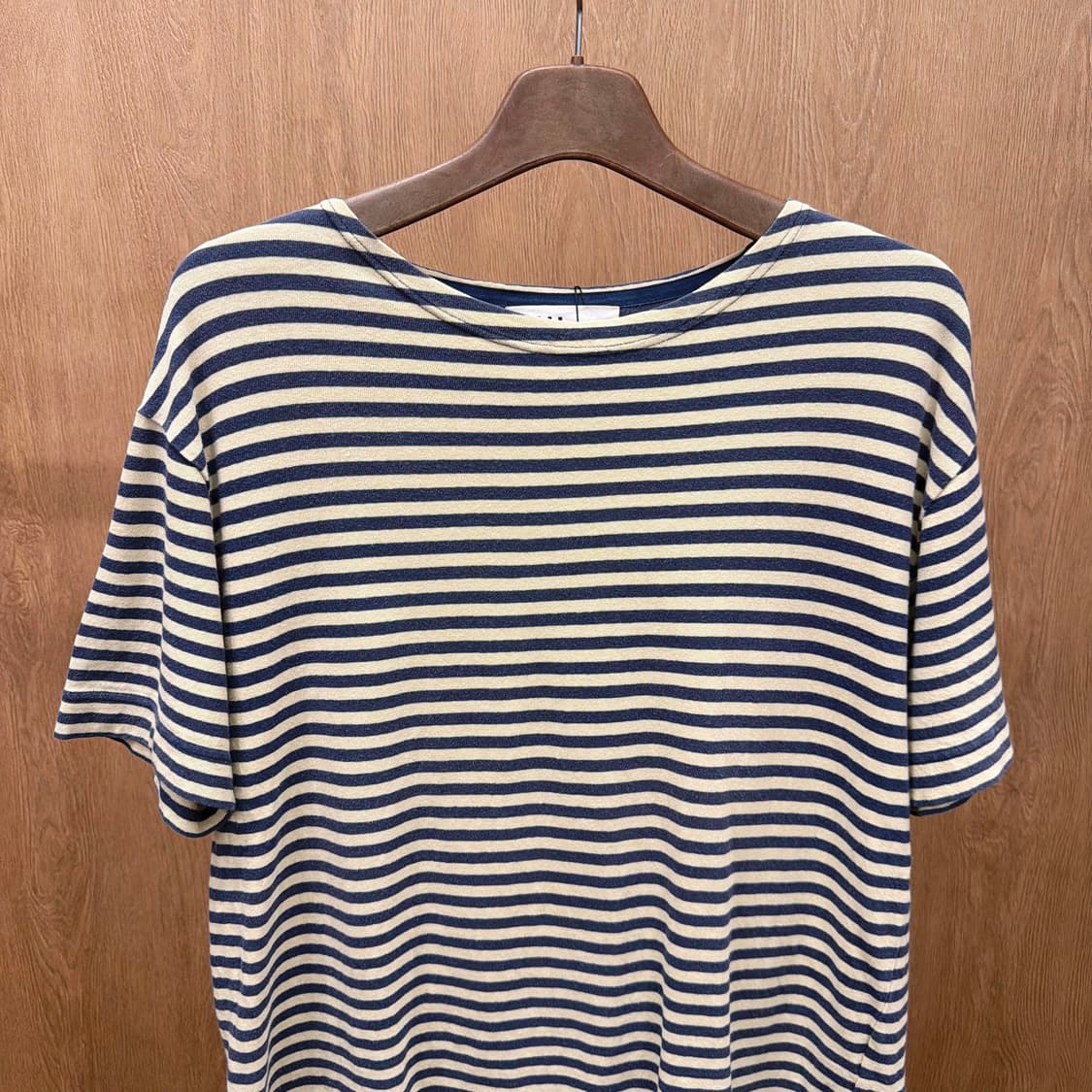 마가렛 호웰 반팔 티셔츠 스트라이프 패턴 라운드넥 슬릿 디테일 네이비 상품이미지4