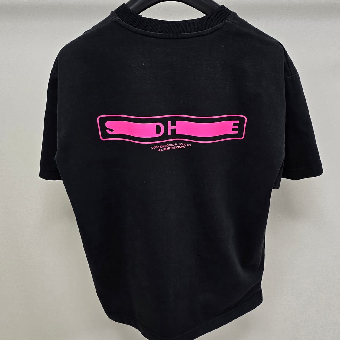 솔리드옴므 백로고 반팔 티셔츠 48사이즈 100 판매 상품이미지1