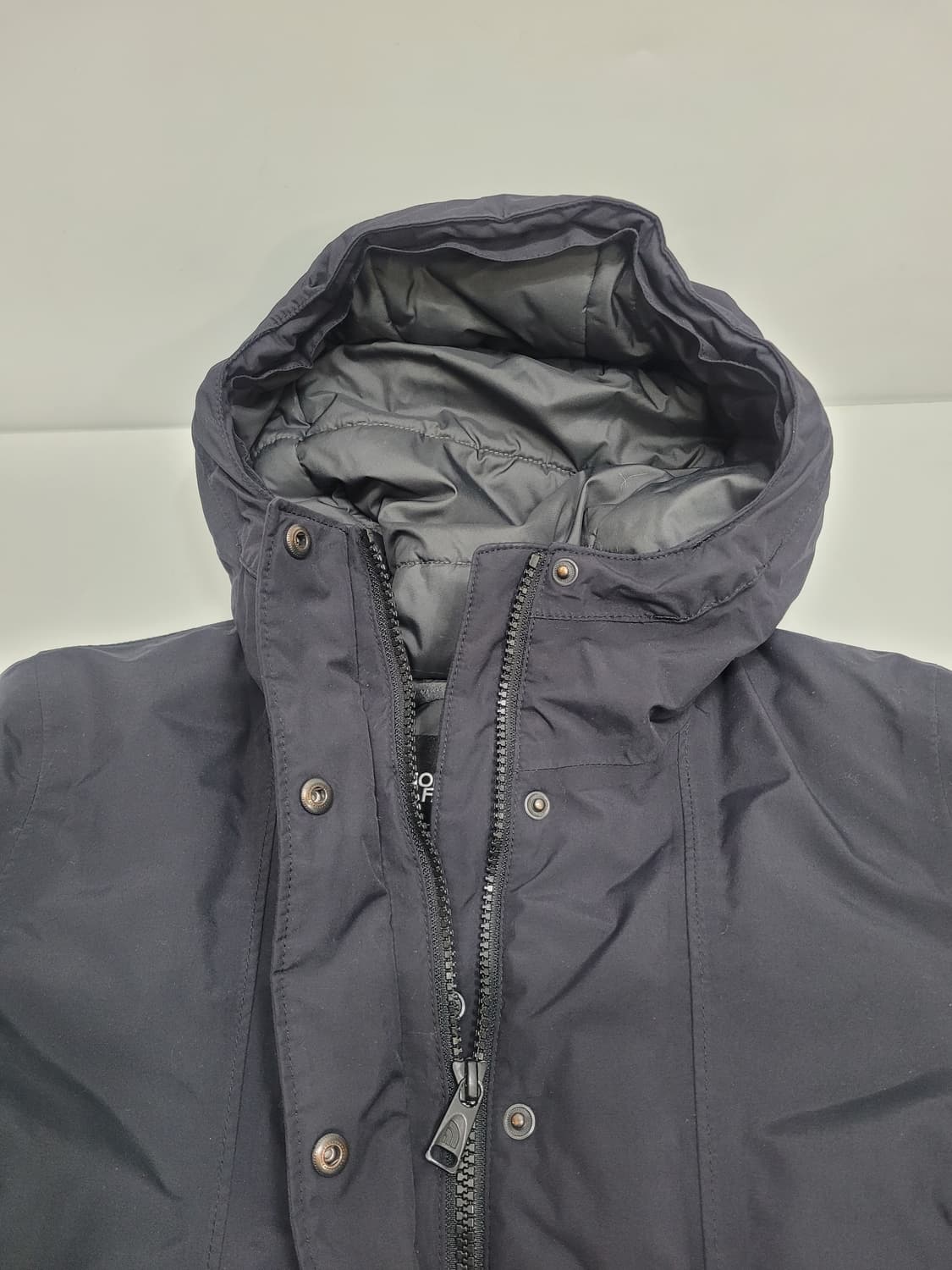 노스페이스 하이벤트 후드 구스 다운 패딩 자켓 / 여 S 블랙
 상품이미지4