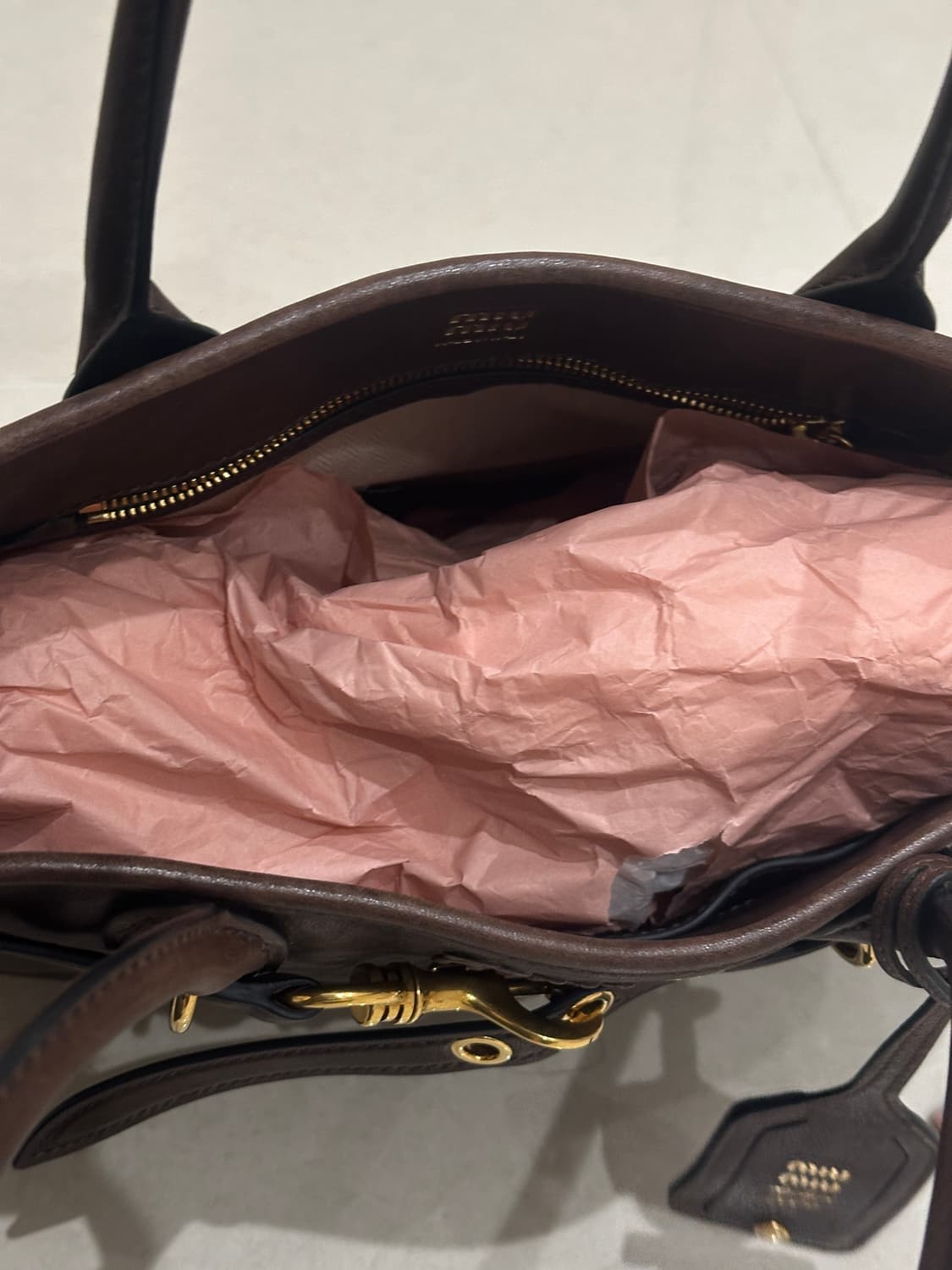 미우미우 아방뛰르 미디엄 브라운 상품이미지5