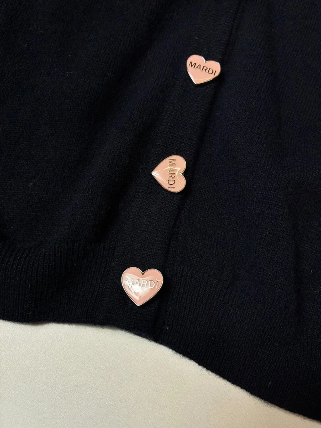 마르디메크르디 24ss 캐시미어 블렌드 하트버튼 니트 가디건 PN8640 상품이미지4