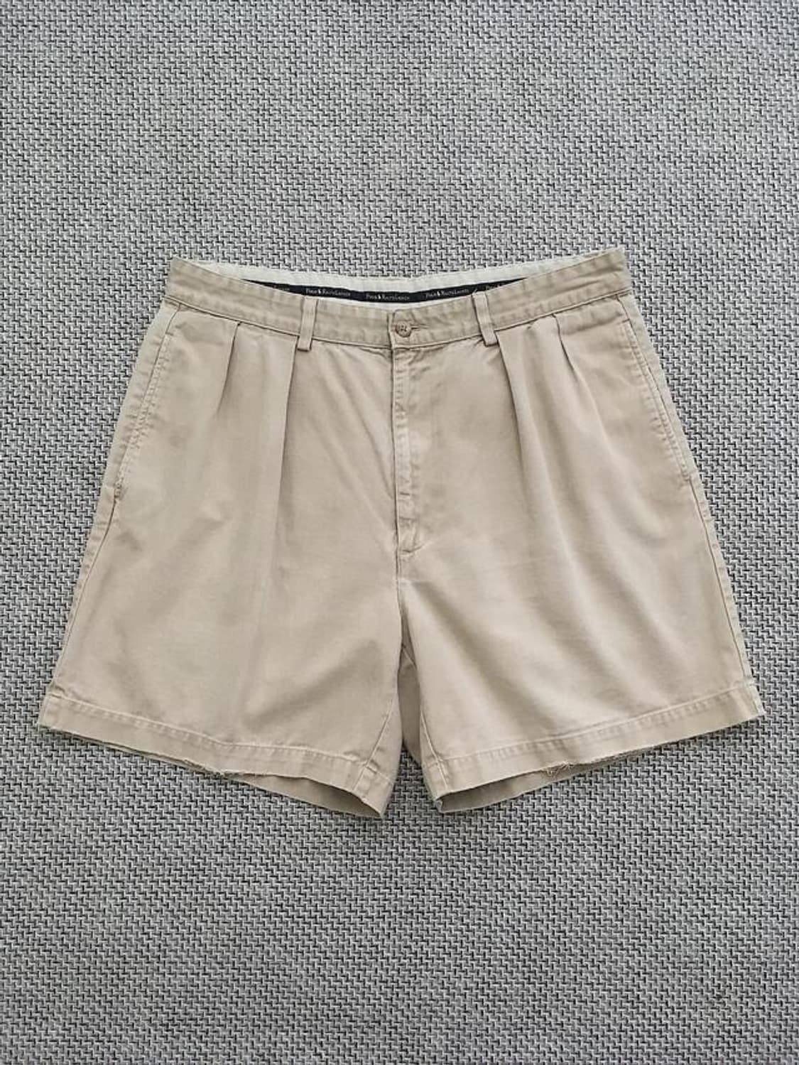 USA made distressed two-tuck chino short 상품이미지3