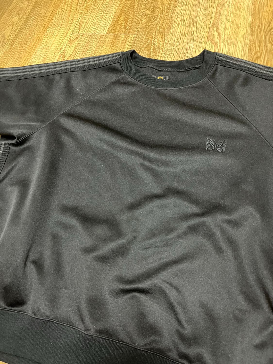 니들스x스튜디오스 크루넥 하프 스웻셔츠 상품이미지3