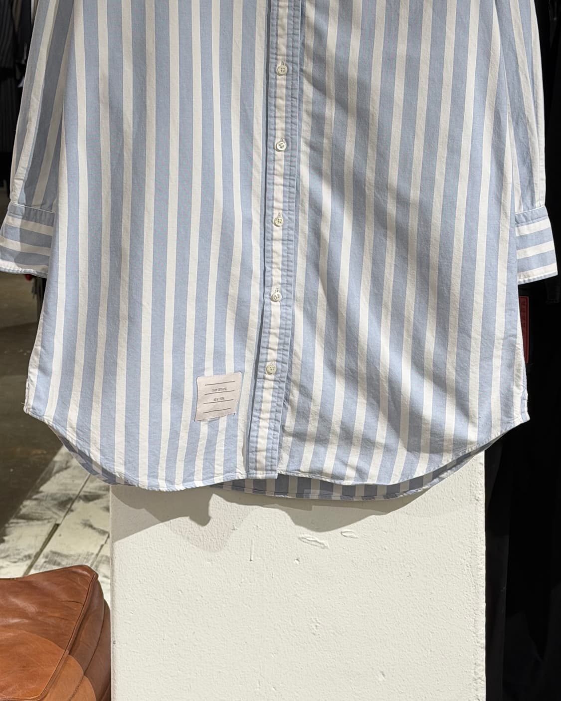 톰브라운 라이트블루 스트라이프 버튼업 포켓 셔츠 상품이미지5