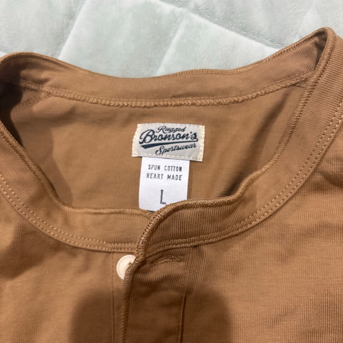 브론슨 10.6oz 헨리넥 카멜 L 상품이미지1