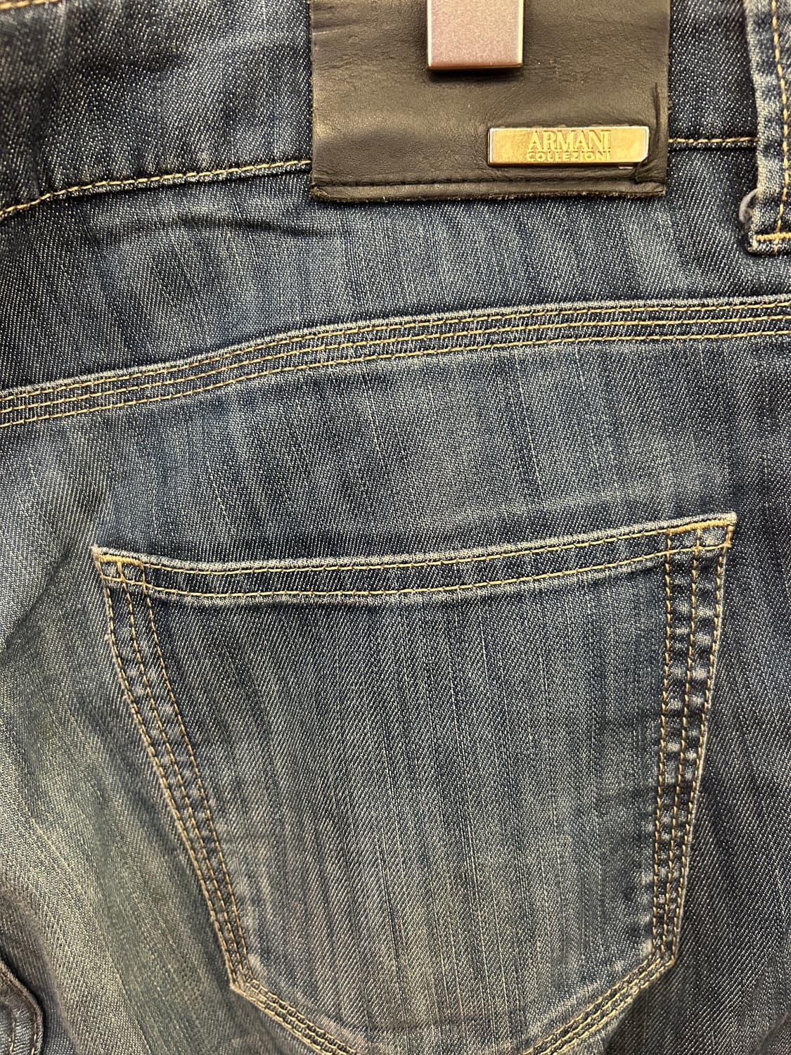 Armani Collezioni 디스트레스드 테이퍼드 데님팬츠 상품이미지4