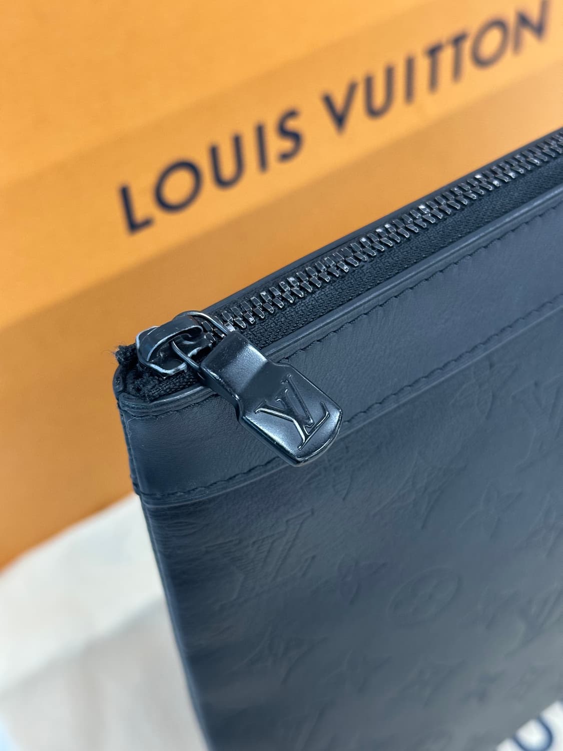 [풀구성] 루이비통 포쉐트 모노그램 쉐도우 클러치 상품이미지6