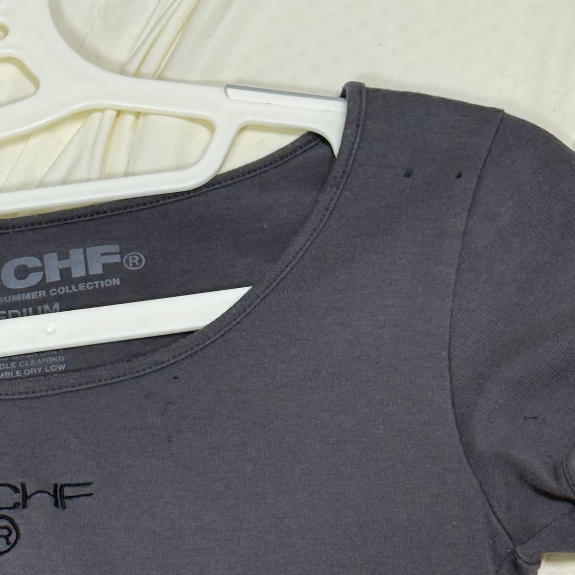 미스치프 차콜 크롭 티  MSCHF 오호스 플레어업 보헤미안서울 상품이미지3