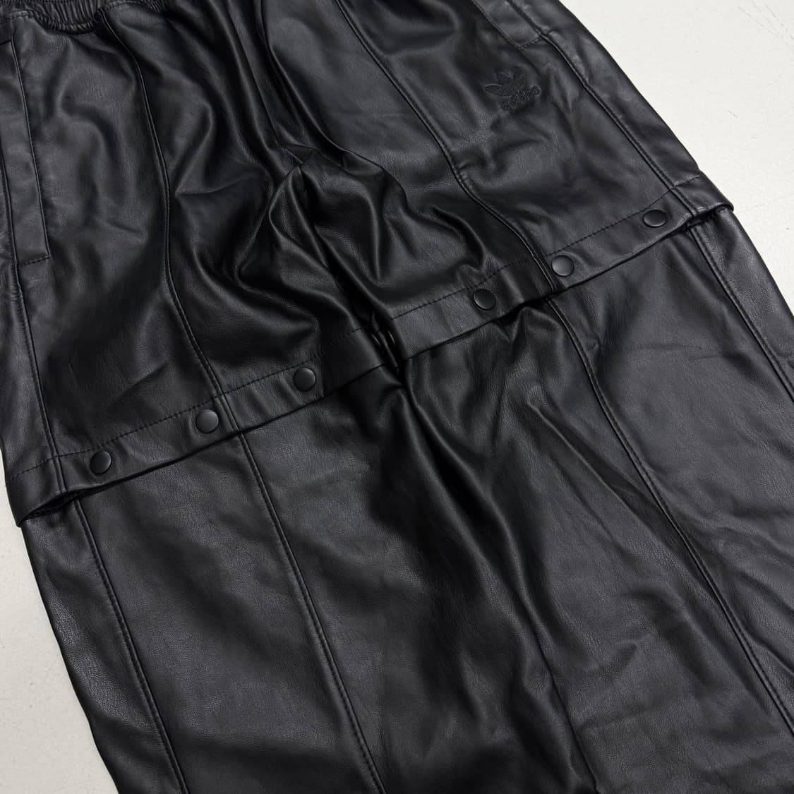 아디다스 레더 코팅 부츠컷 파이어버드 유광 와이드 분리형 트랙팬츠 상품이미지6
