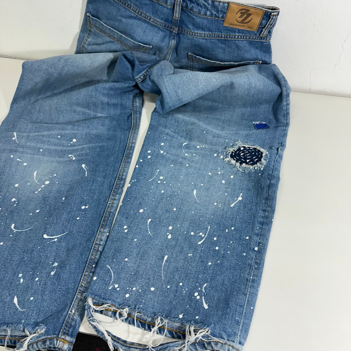 36 아더에러 X 자라 자더에러 연청 패치워크 페인트 데님팬츠 상품이미지7