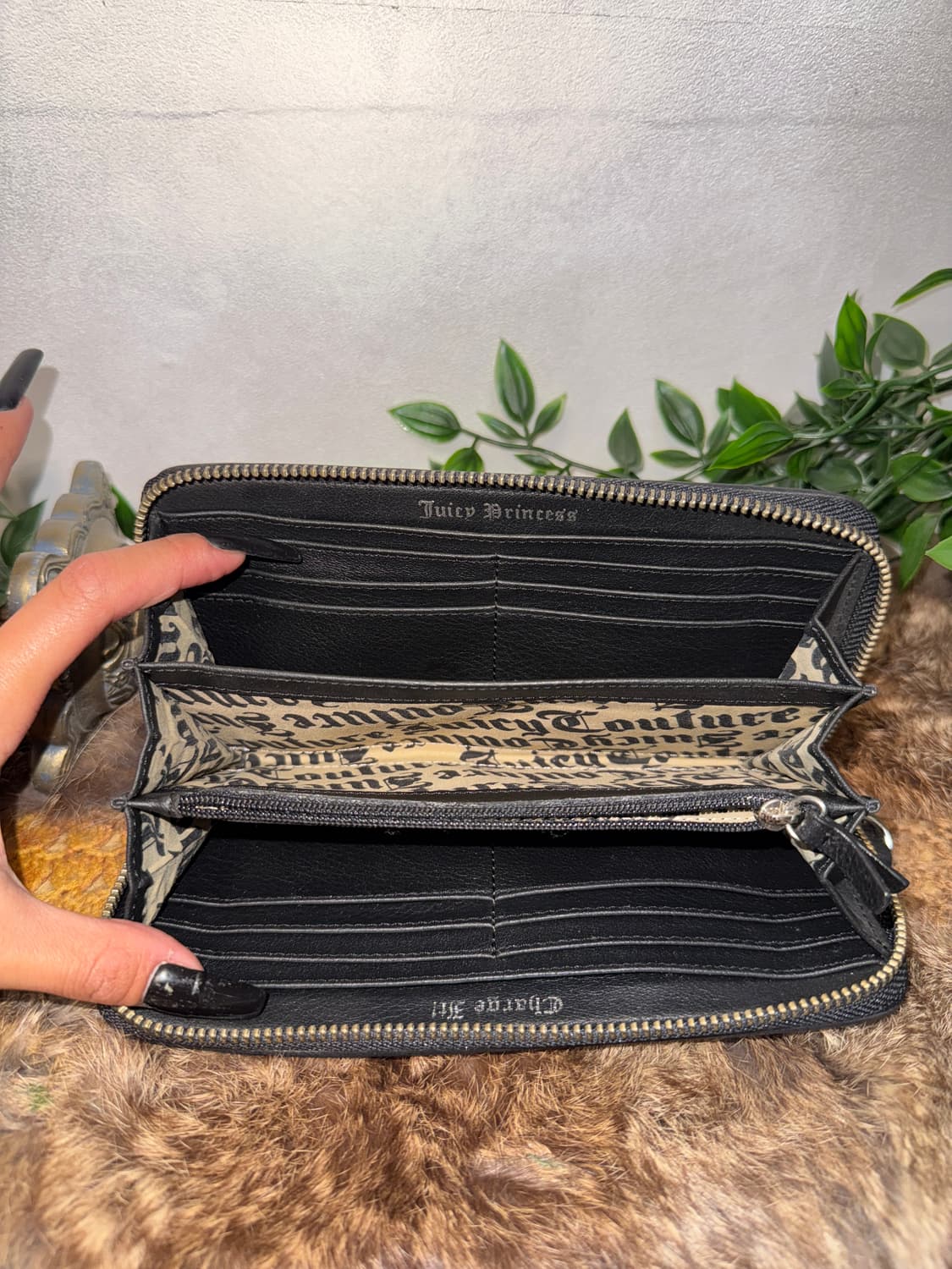 Juicy Couture black velvet wallet  상품이미지5