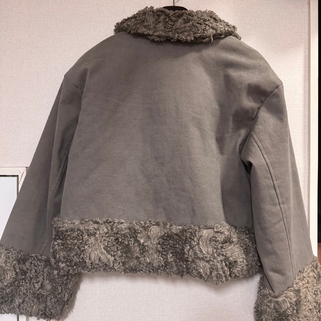 허그유어스킨 시어링 퍼 자켓 (카키) 텍0 상품이미지2