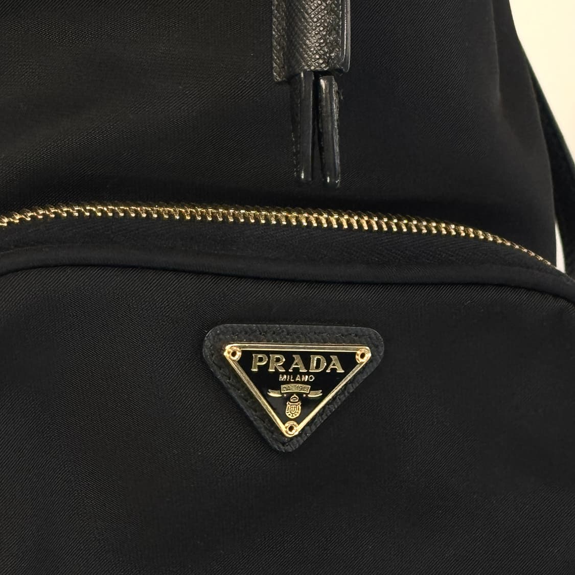 [정품] 프라다 복조리 버킷백 블랙 골드 상품이미지5