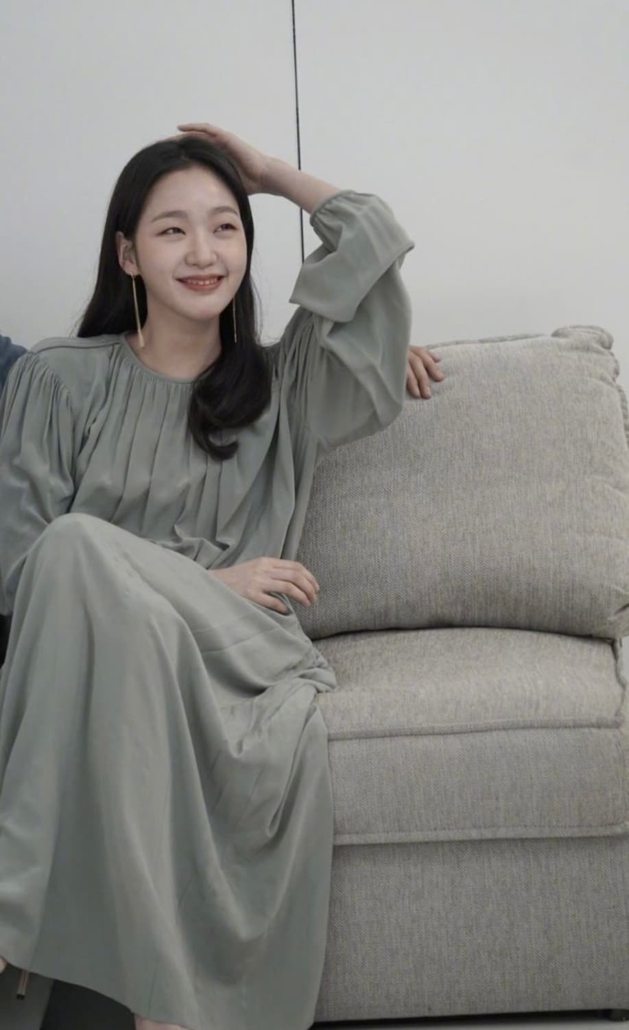 르메르 김고은 착용 pleated silk-georgette dress 상품이미지2