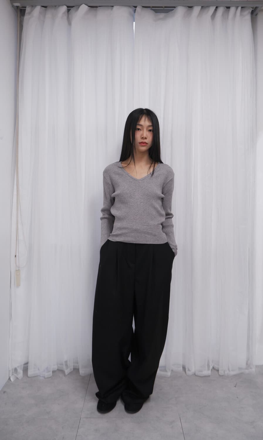 비센사이 비삼샵 브이넥 니트 블랙 상품이미지2