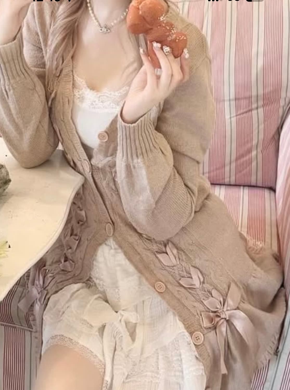 레스트로즈 아일릿 핑크 가디건 리즈리사 양지뢰 라떼갸루 앙크루즈 상품이미지1