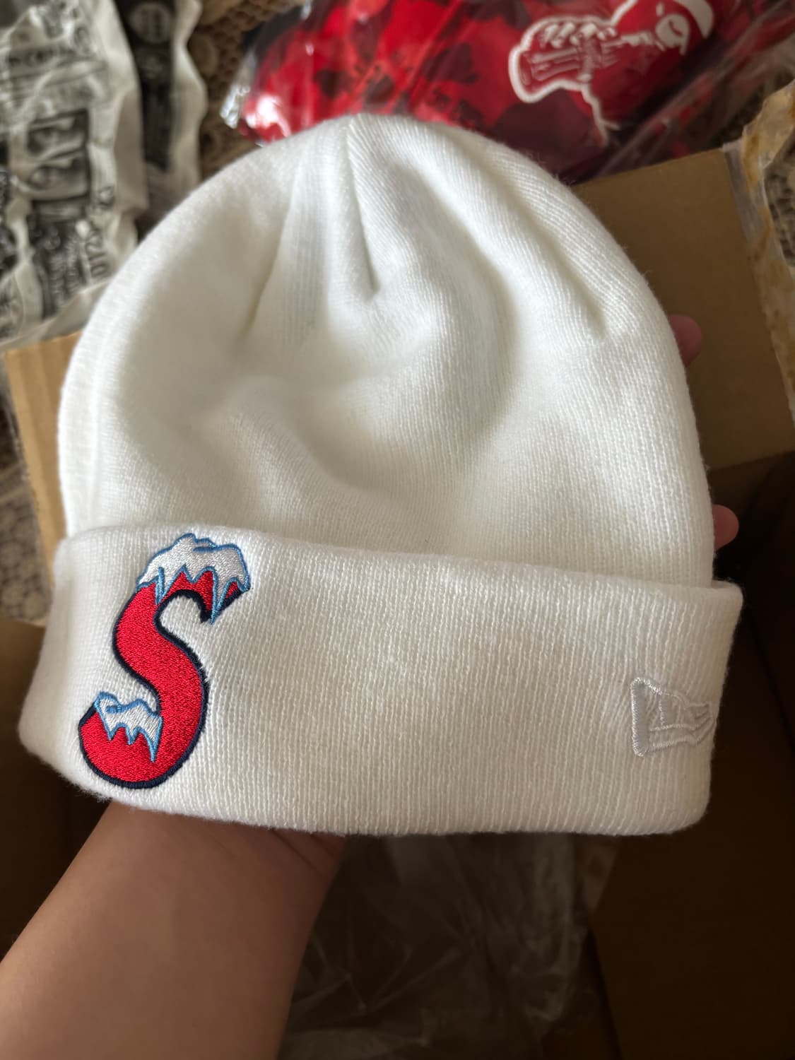 슈프림 아이시 S 로고 비니 화이트 상품이미지1